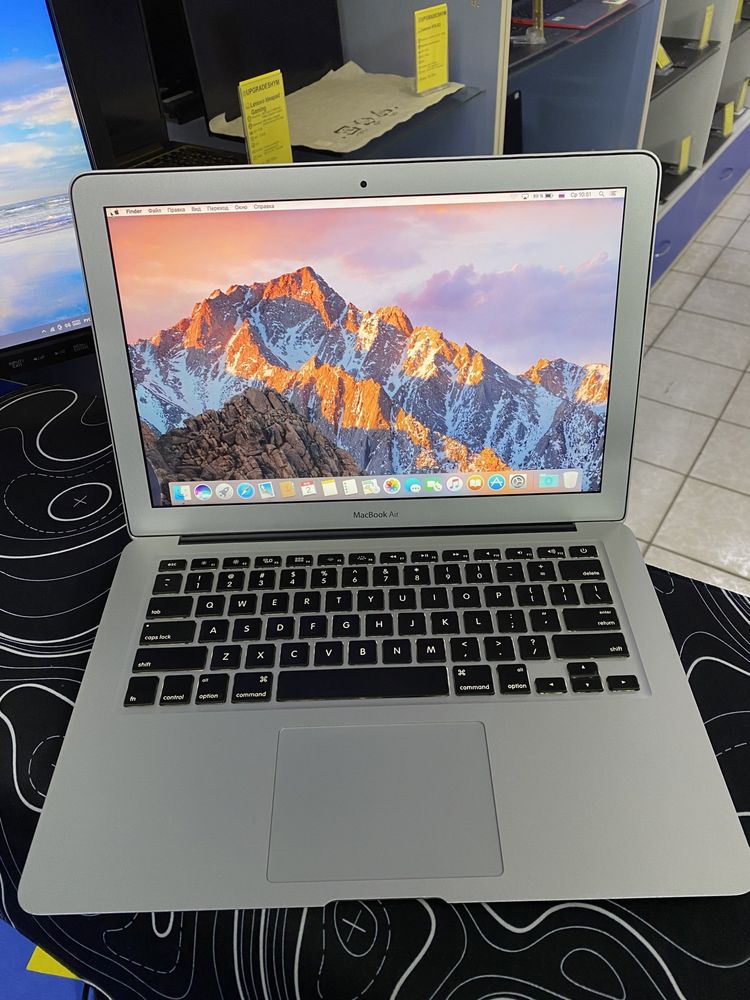 MacBook AIR 2011 Core i5 ОЗУ-4ГБ ССД-128ГБ в хорошем состоянии