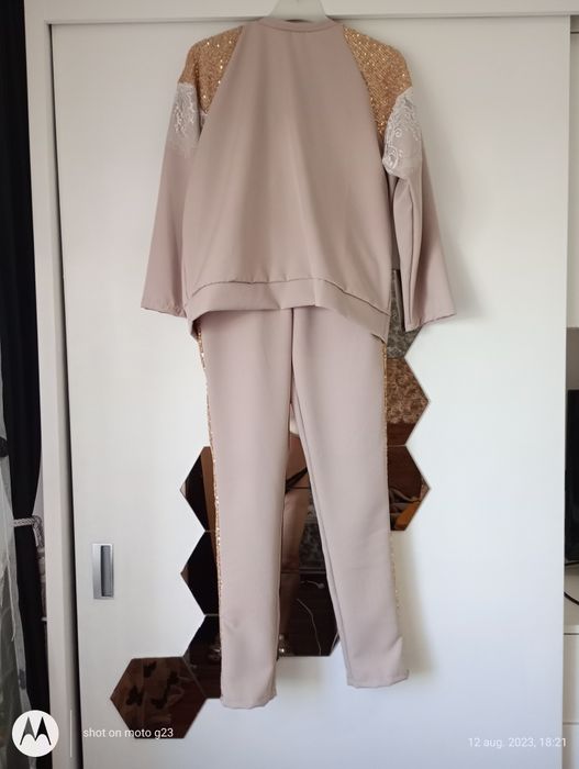 Vând rochii și cămăși