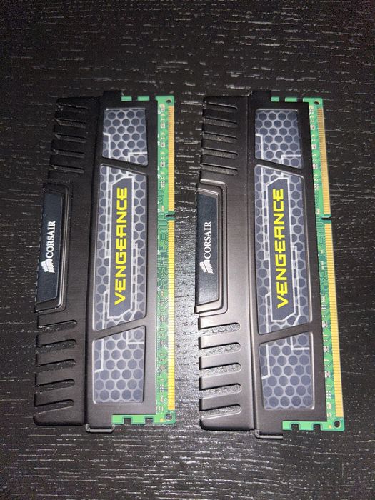 Memorie ram 2X8 Corsair DDR3