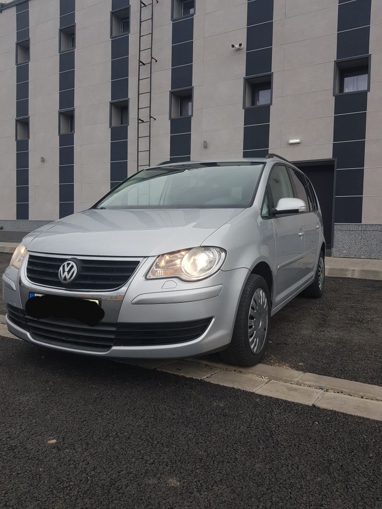 Vw TOURAN  2008 1,900 cm3 105cp 270000km