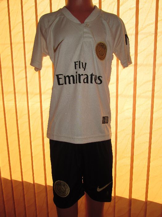 РЕТРО екипи Юве Роналдо 116 размер и ПСЖ Мбапе резер. 116 и 176 размер