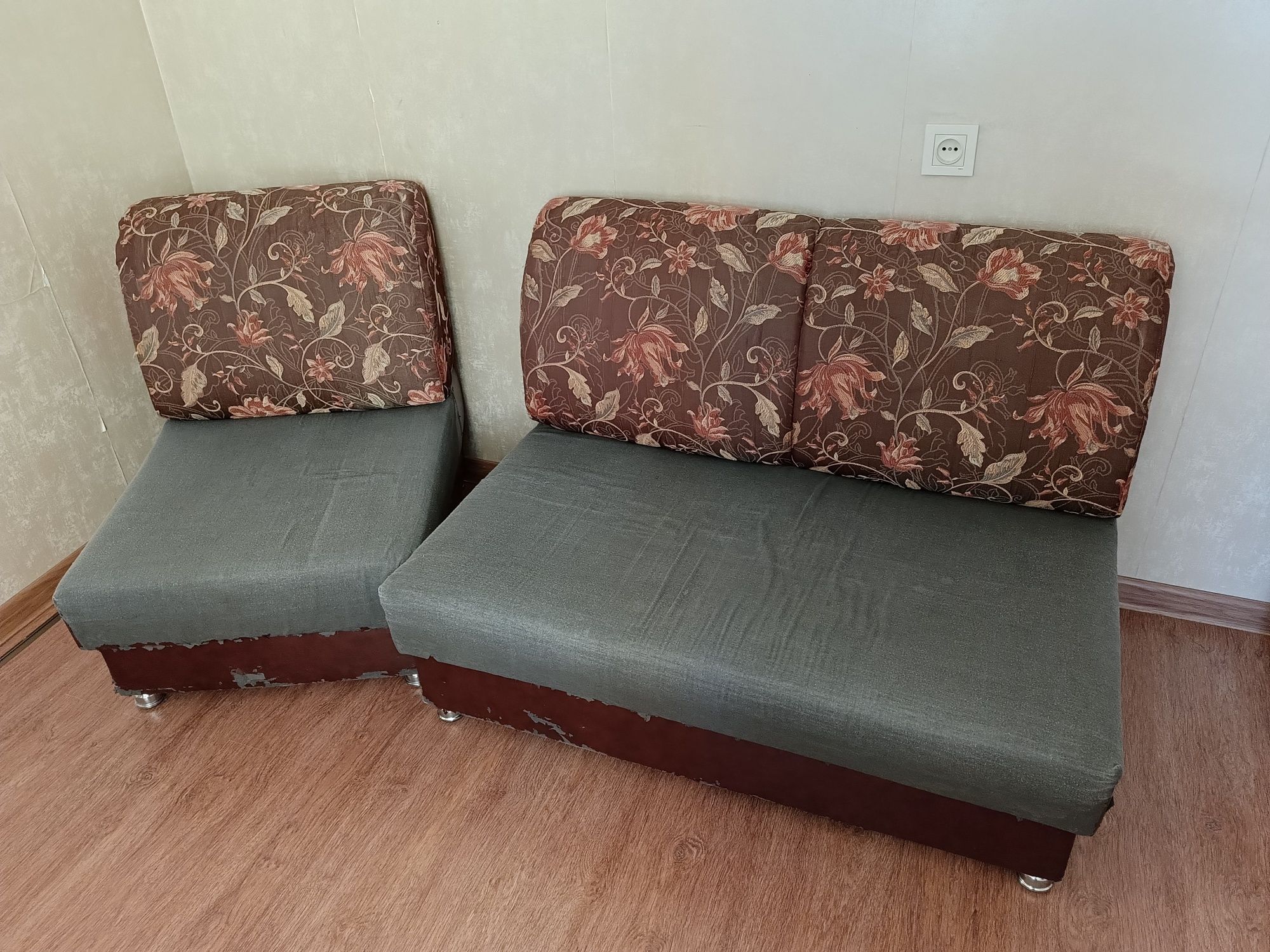 Диванчик и кресло