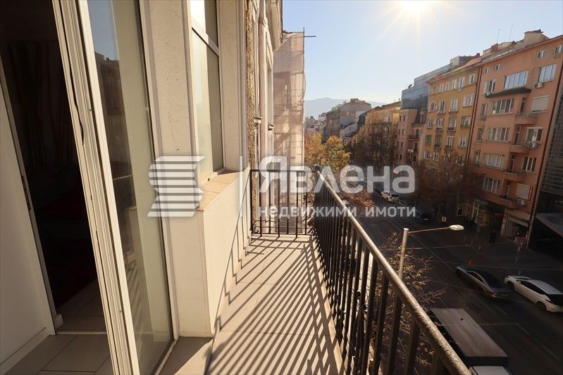 Дава се под наем Тристаен апартамент в София, Център - 100 кв.м за 1000 € - Снимка #9