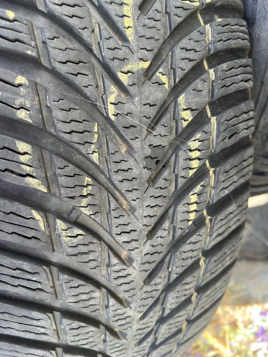 Anvelope iarna Nokian 215/60/17 Duster