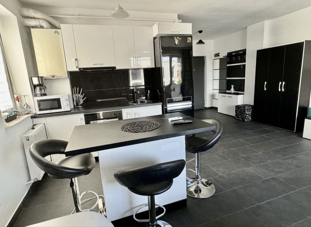 Inchiriez Apartament Delux Rrgim Hotelier.