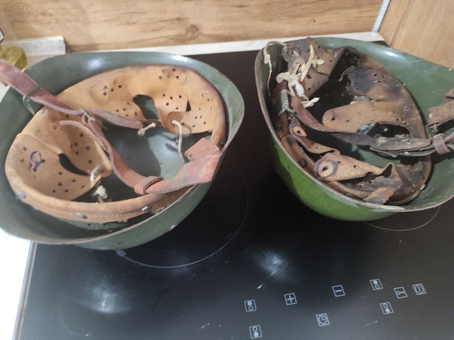 Военни каски от  Соца