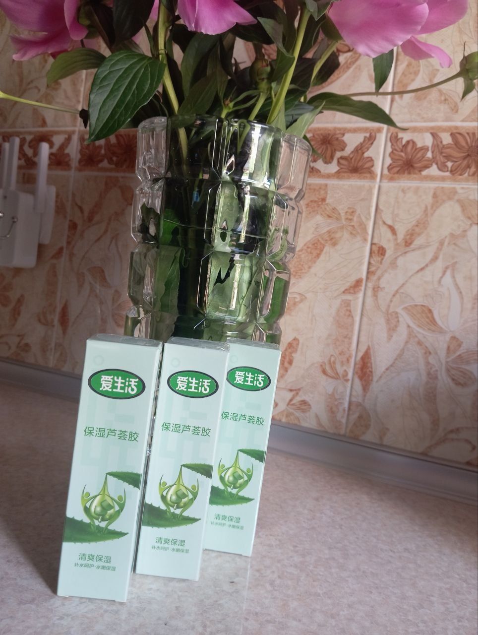 Grenleaf  maxsuloti Aloe kremi Yuzdagi ugrilarni ketkzadi