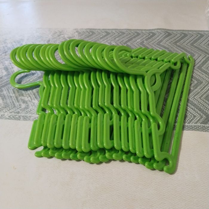 Продам детский вешелка