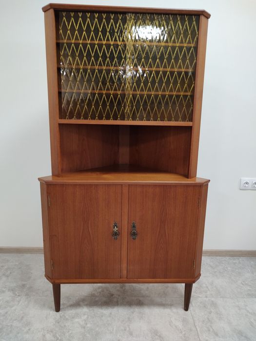 Тикова ъглова витрина от 60-те Д159