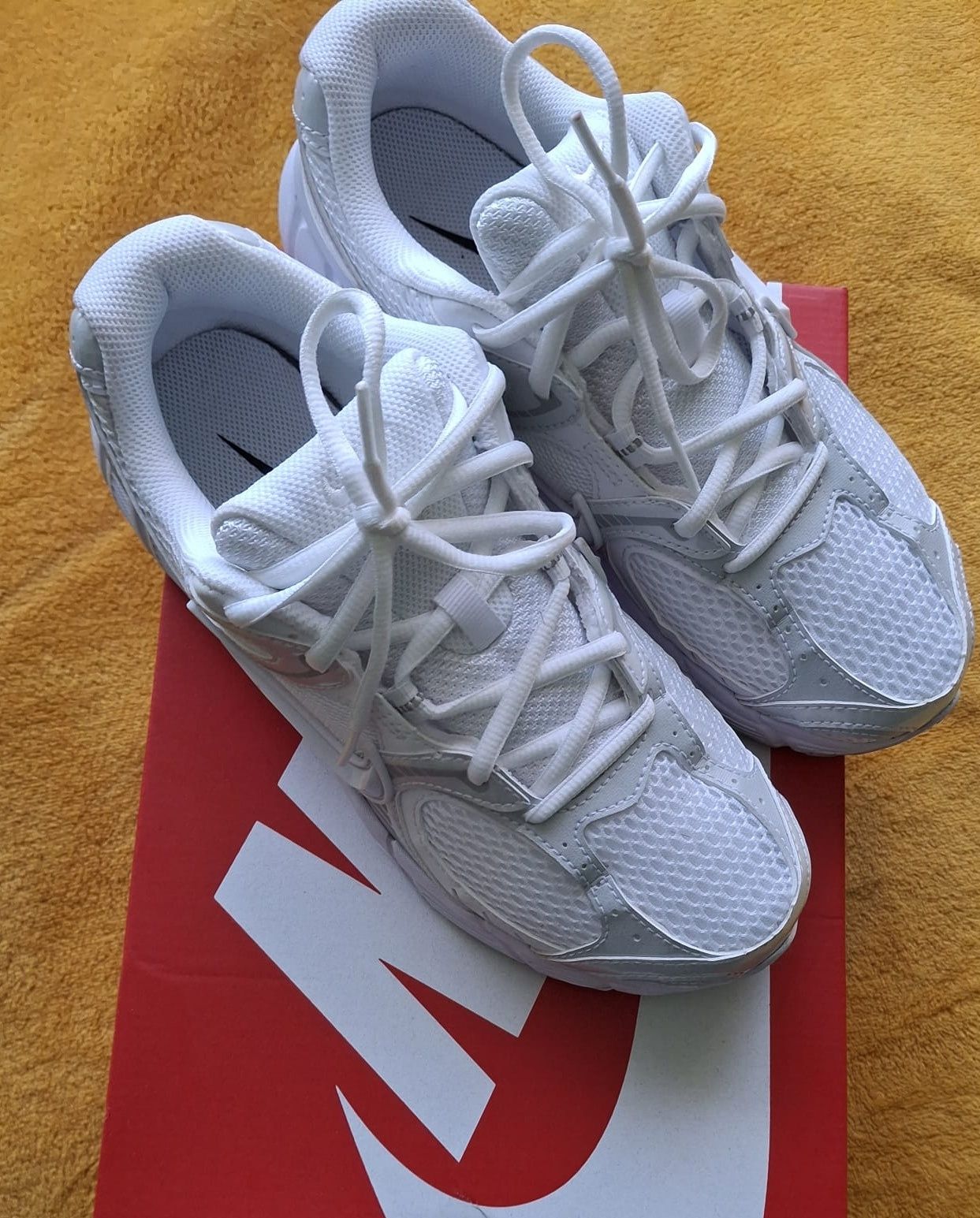 Мрежести маратонки Nike