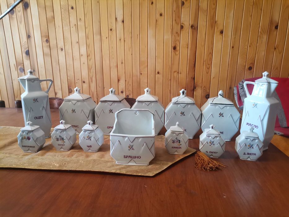 Порцеланов сервиз за подправки