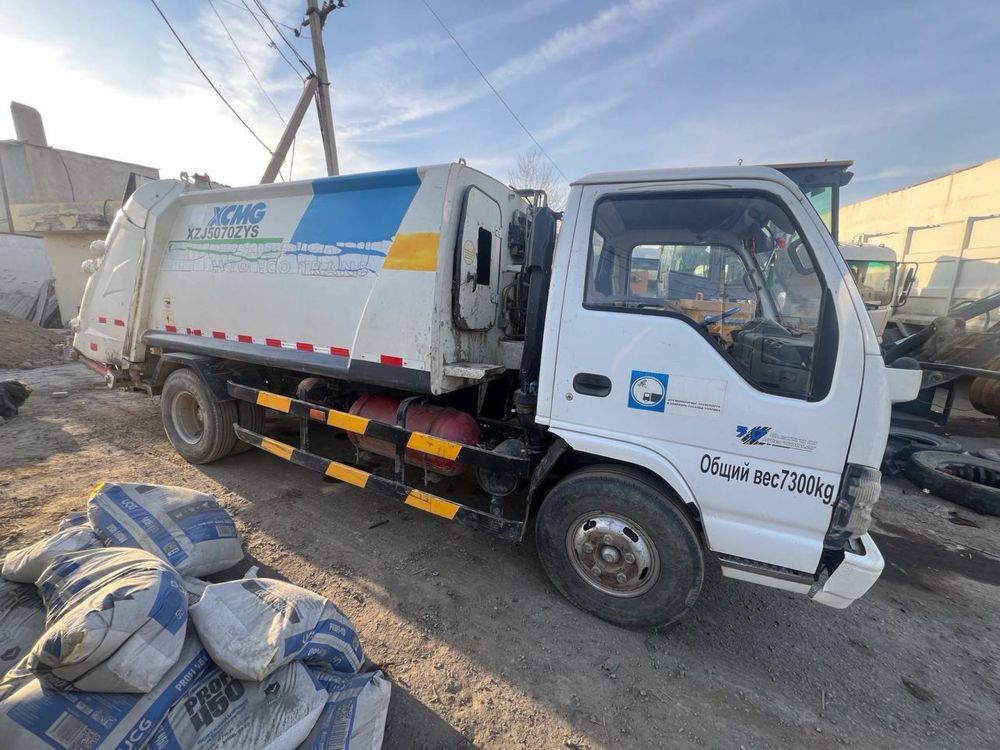 Isuzu 90 370 VAA  2017yil