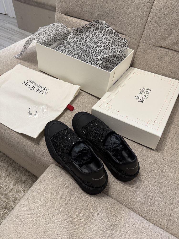 Alexander McQueen slip-on sneakers, Noi, originali, marime 40