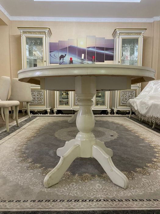 Белый стол в отличном состояний!