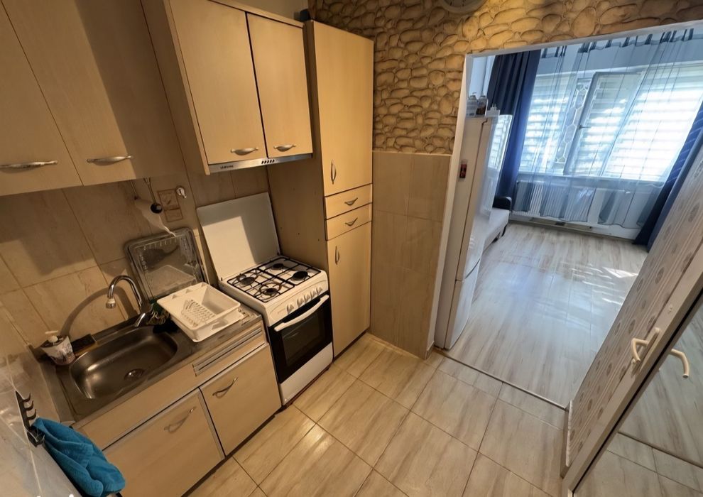 Inchiriez garsoniera Far termen lung