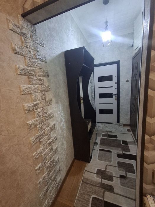 Продается 2 в 3 своя с мебелью,можно ипотеку