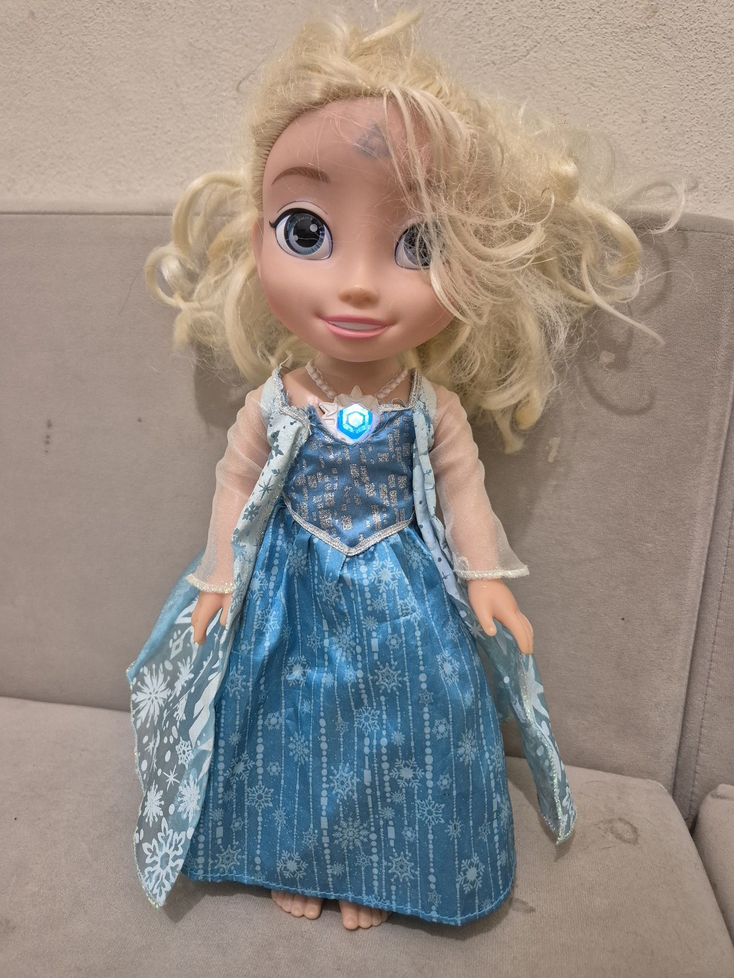 Papusa muzicala elsa frozen