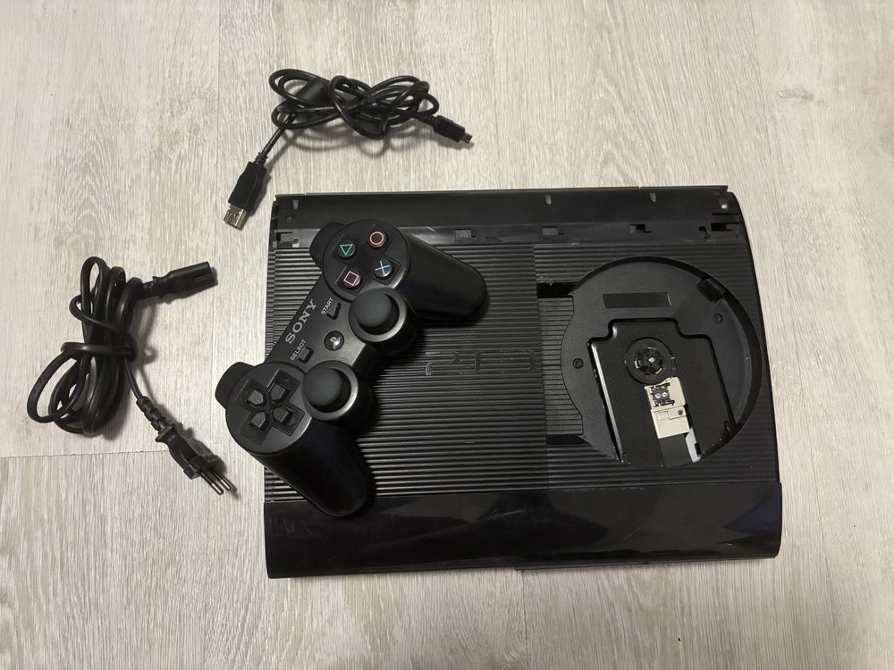 PlayStation 3 Super Slim 160GB + HEN Wolf