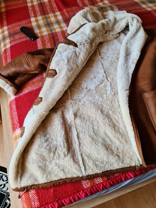 Blana cu gluga culoare caramiziu