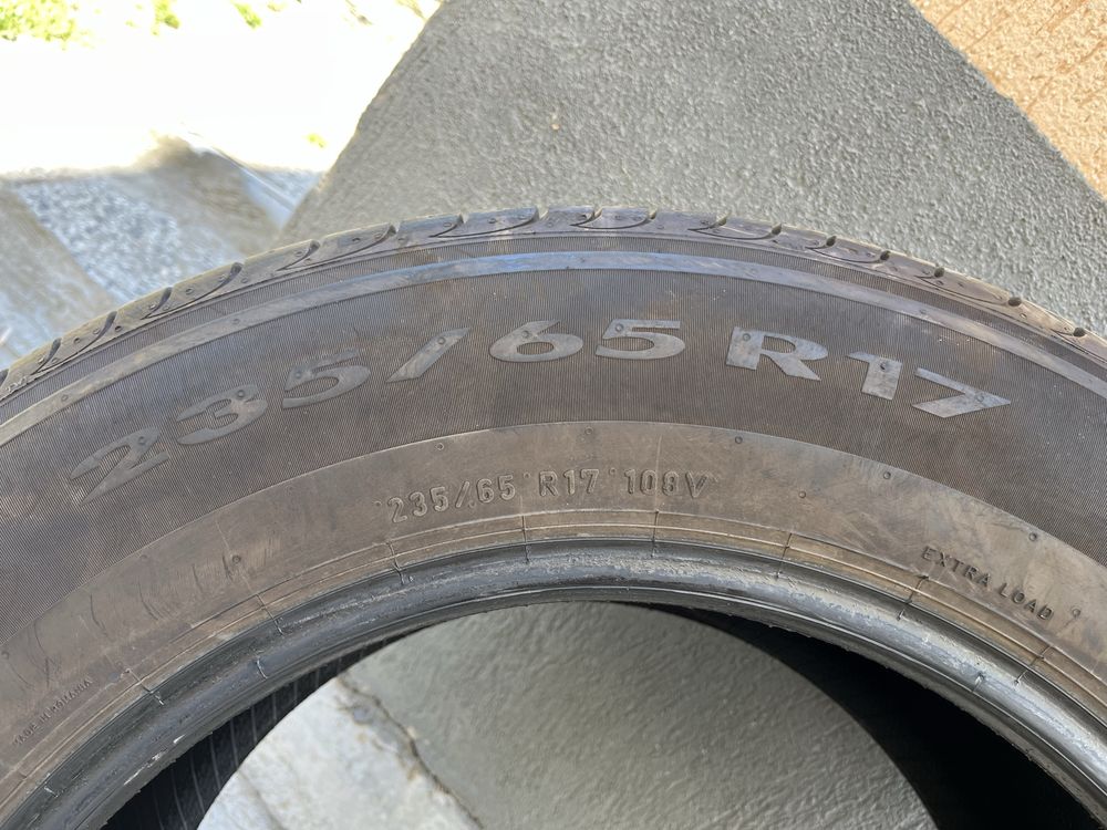 Гуми 2 броя летни Pirelli и Vredestein 235/65/17