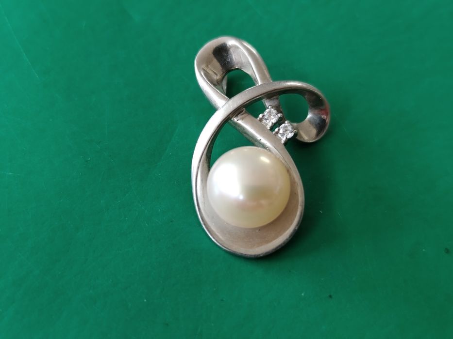 Сребърен медальон с перла 925
