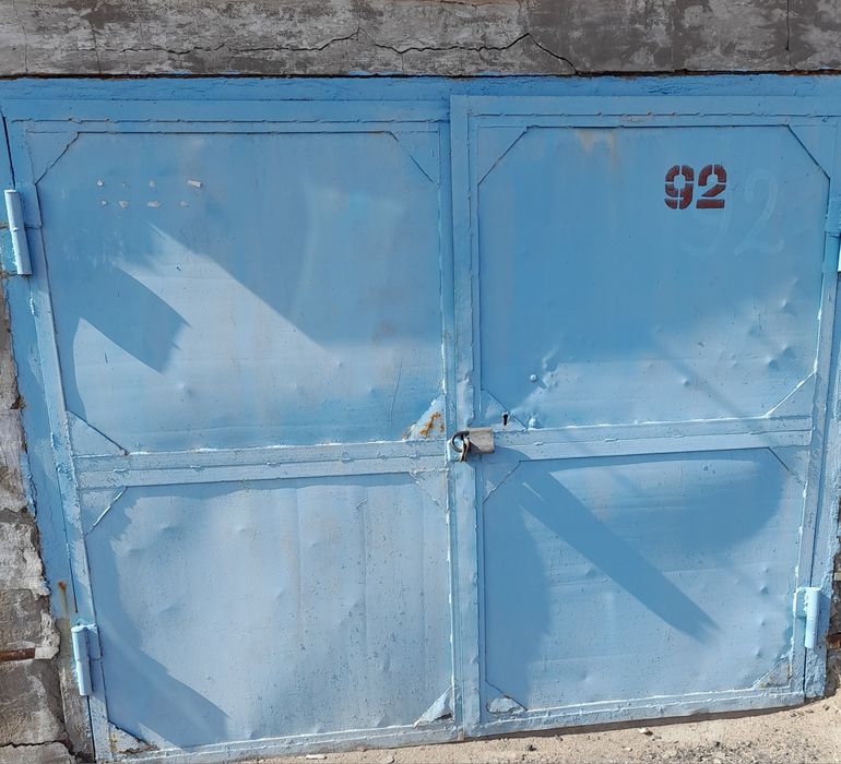 Продаётся гараж по ул.жезгазганской в районе самолета