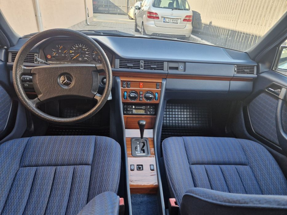 Vând Mercedes-Benz w124 230E impecabil. Vehicul istoric