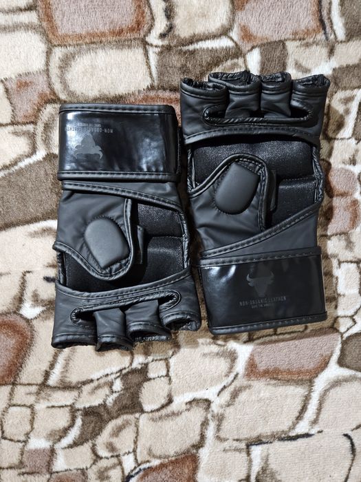 Vând echipament kickboxing/MMA