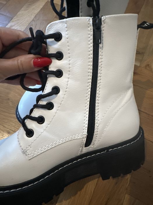 Дамски боти бели