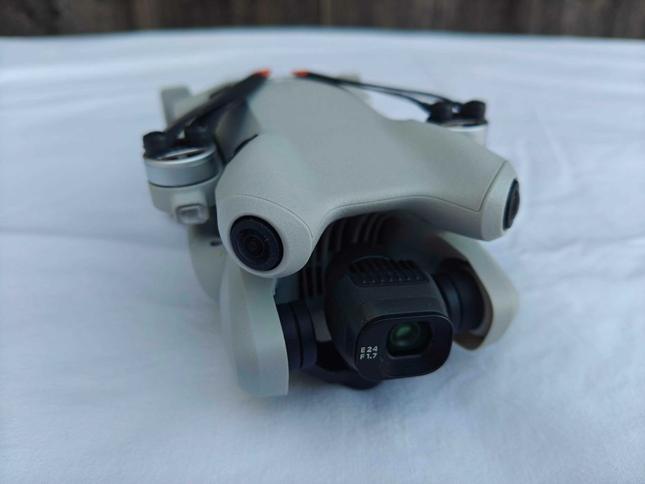 DJI Mini 4 Pro Fly More Combo cu RC2 – în cutie, în garanție + BONUS