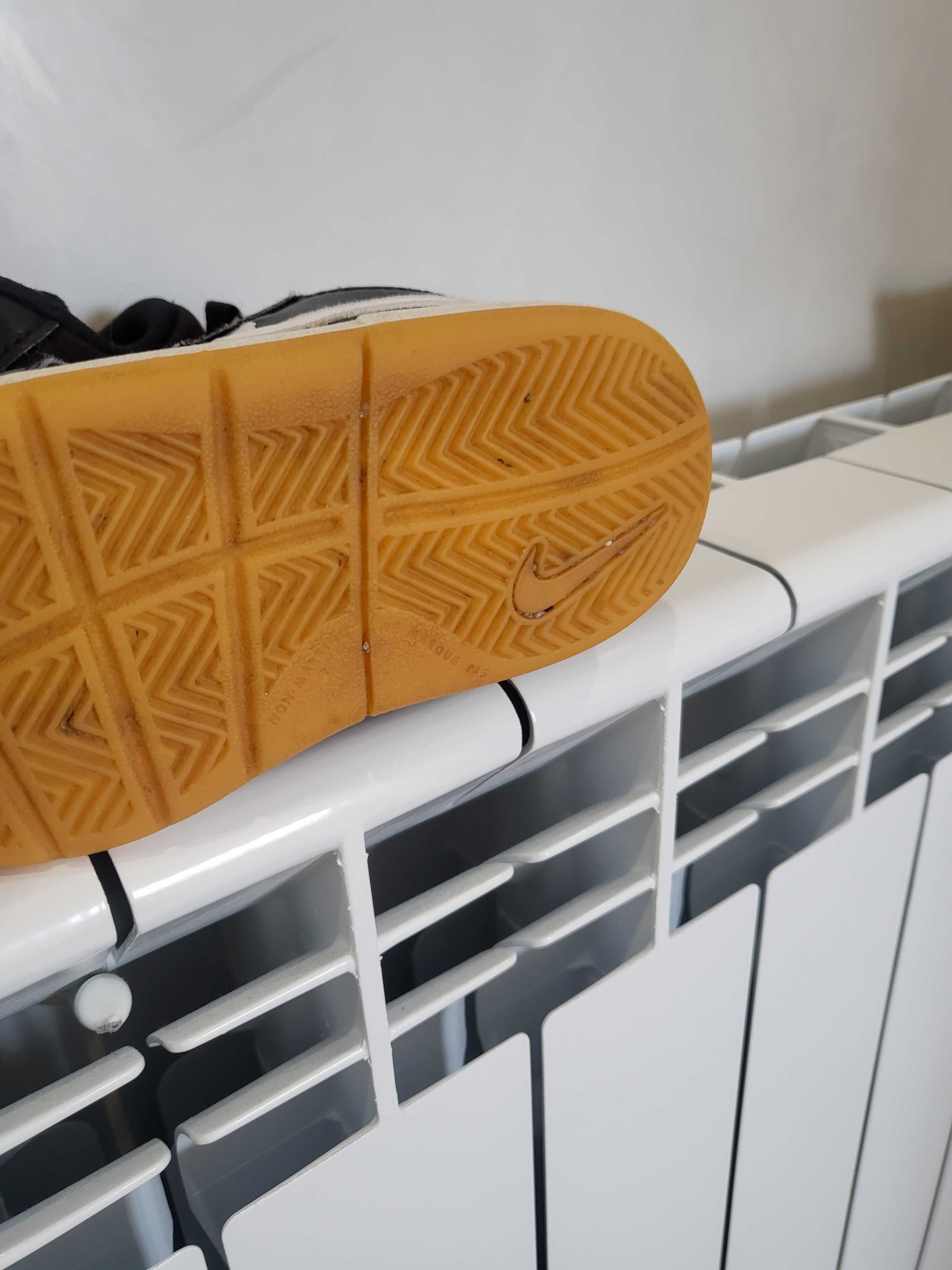 Маратонките  Nike 23.5 номер