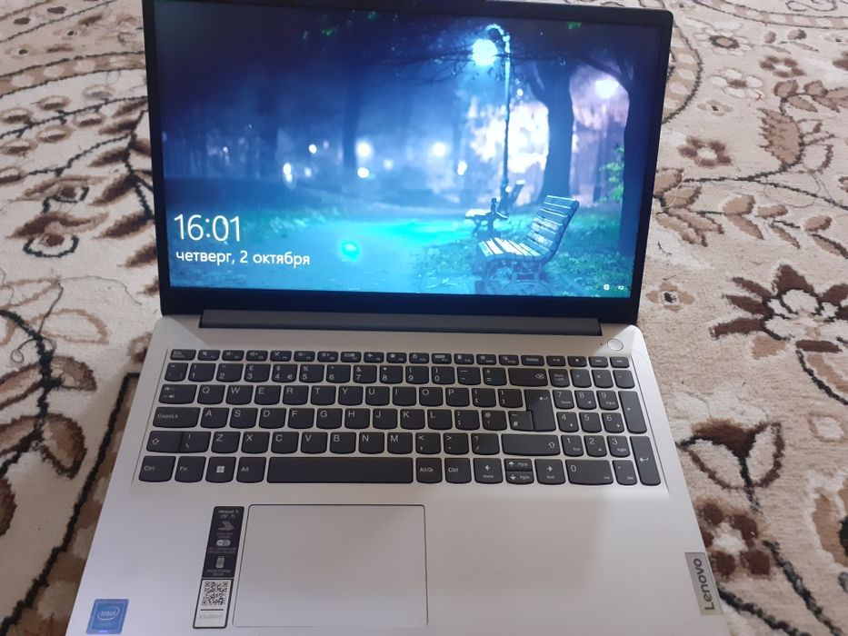 Lenova  notebook holati ideal
