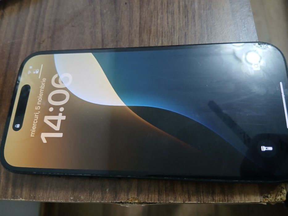 Iphone 15 ușor lovit