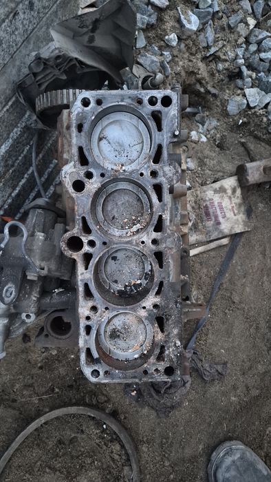 Продам запчасти на ауди .