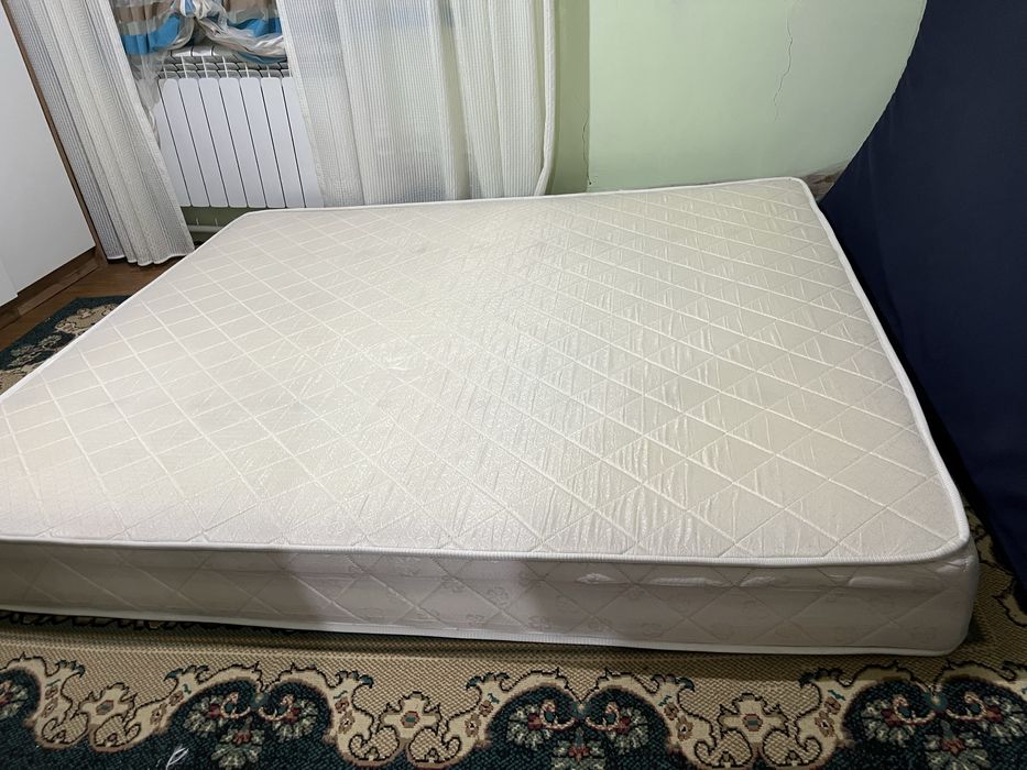 Продам матрас пружиновый хорошии почти новые
