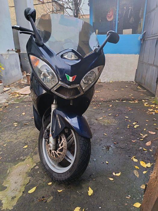 Scuter de capacitate 50