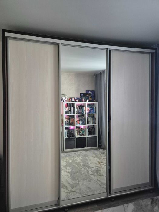 Продам шкаф-купе большой