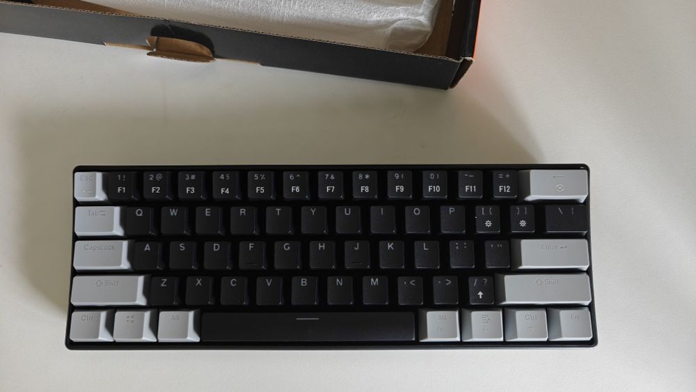 Tastatura Mecanica 61 Taste - Switchuri Rosii