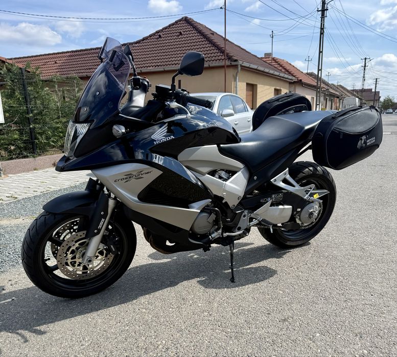 Honda VFR 800 X  cu ABS combinat NC700 X