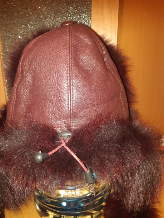 Кожанное зимнее пальто  и шапка