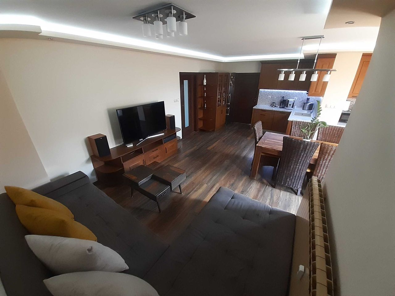 Продава се Тристаен апартамент в Сливен, Младост - 80 кв.м за 1663 €/кв.м - Снимка #4