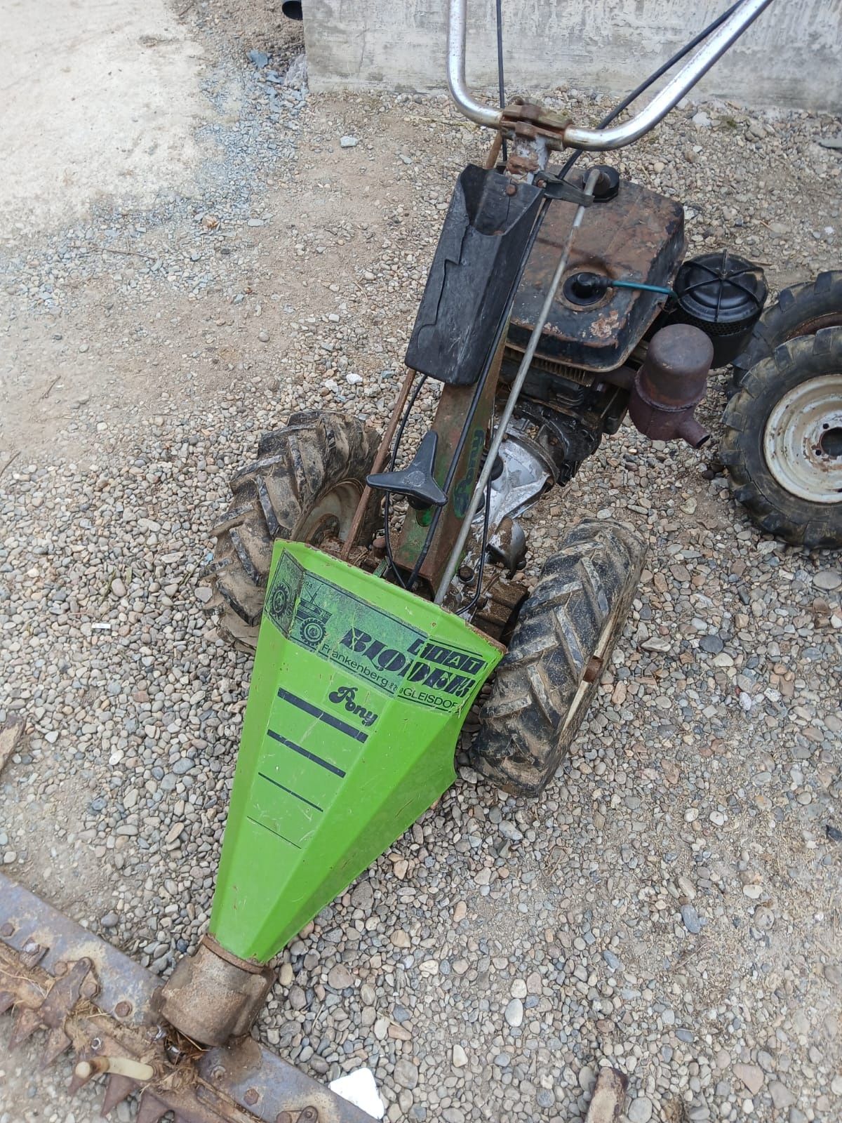 Coasă mecanică de vânzare și motocultor cu freză