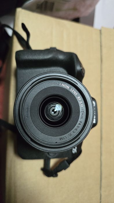 Canon R50 + Canon RF-S 18-45mm f / 4.5-6.3 IS STM