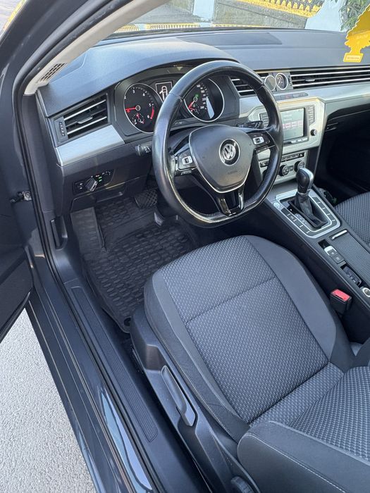 VW Passat 1.6 120 CP DSG 7 Trepte ACC Impecabil