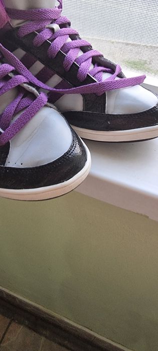 Маратонки ADIDAS  номер 39 1/3.като нови