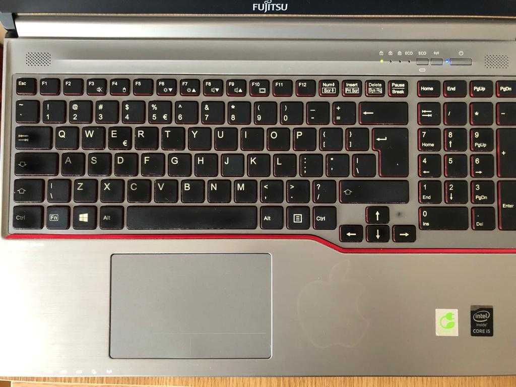 Laptop Fujitsu Lifebook E754+Monitor+Docking