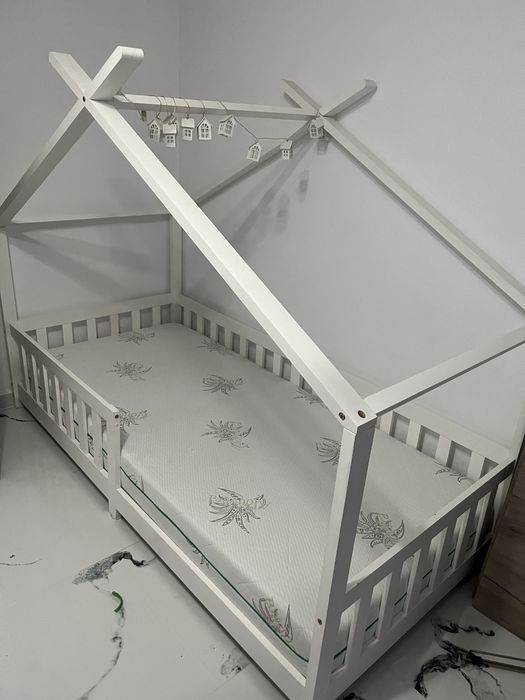 Mobila camera tineret cu pat tip casuta