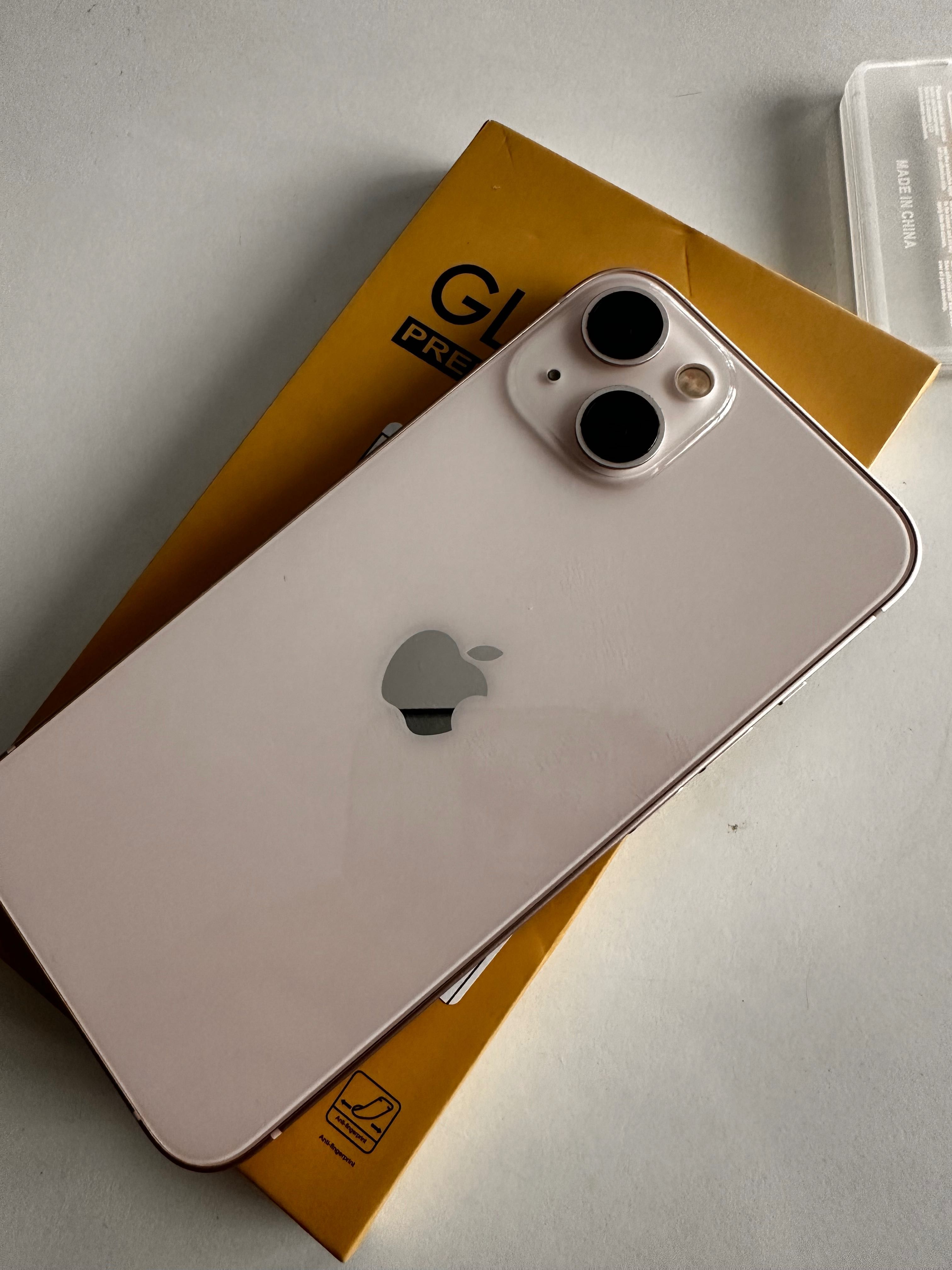 Iphone 13 розов цвят