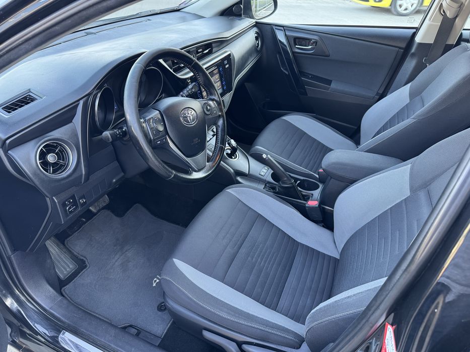 Toyota Auris 2016 1.8 hybrid rate/garantie/buy back