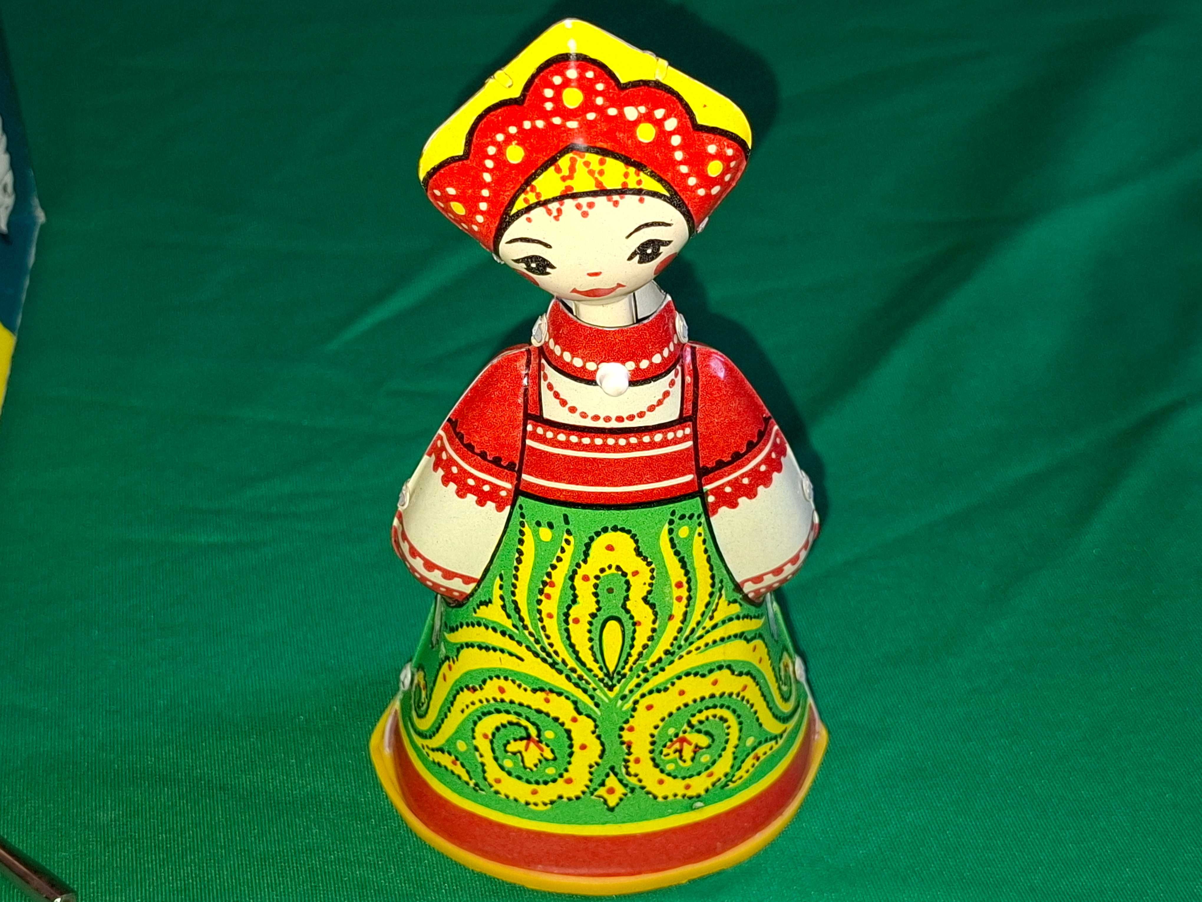 СССР стара руска механична ламаринена играчка Василиса Made in USSR